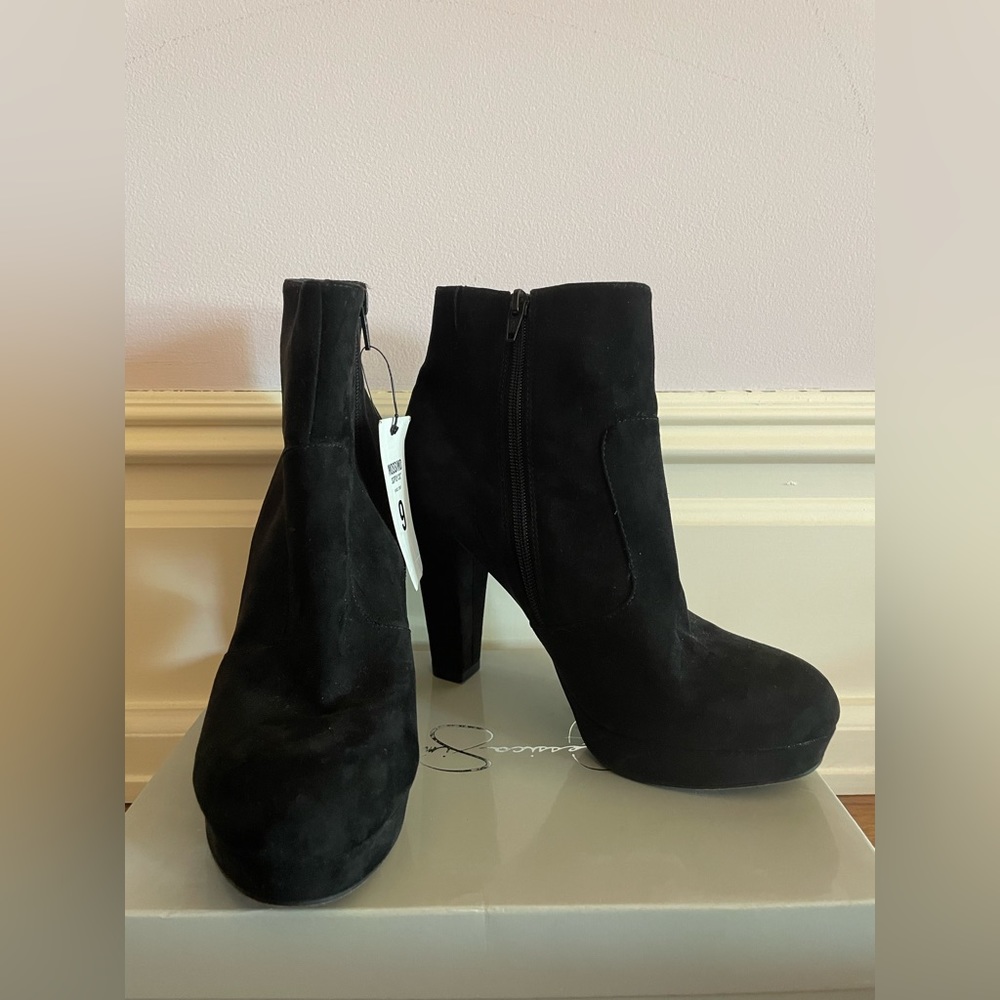 Mossimo Black Suede Booties with Heel